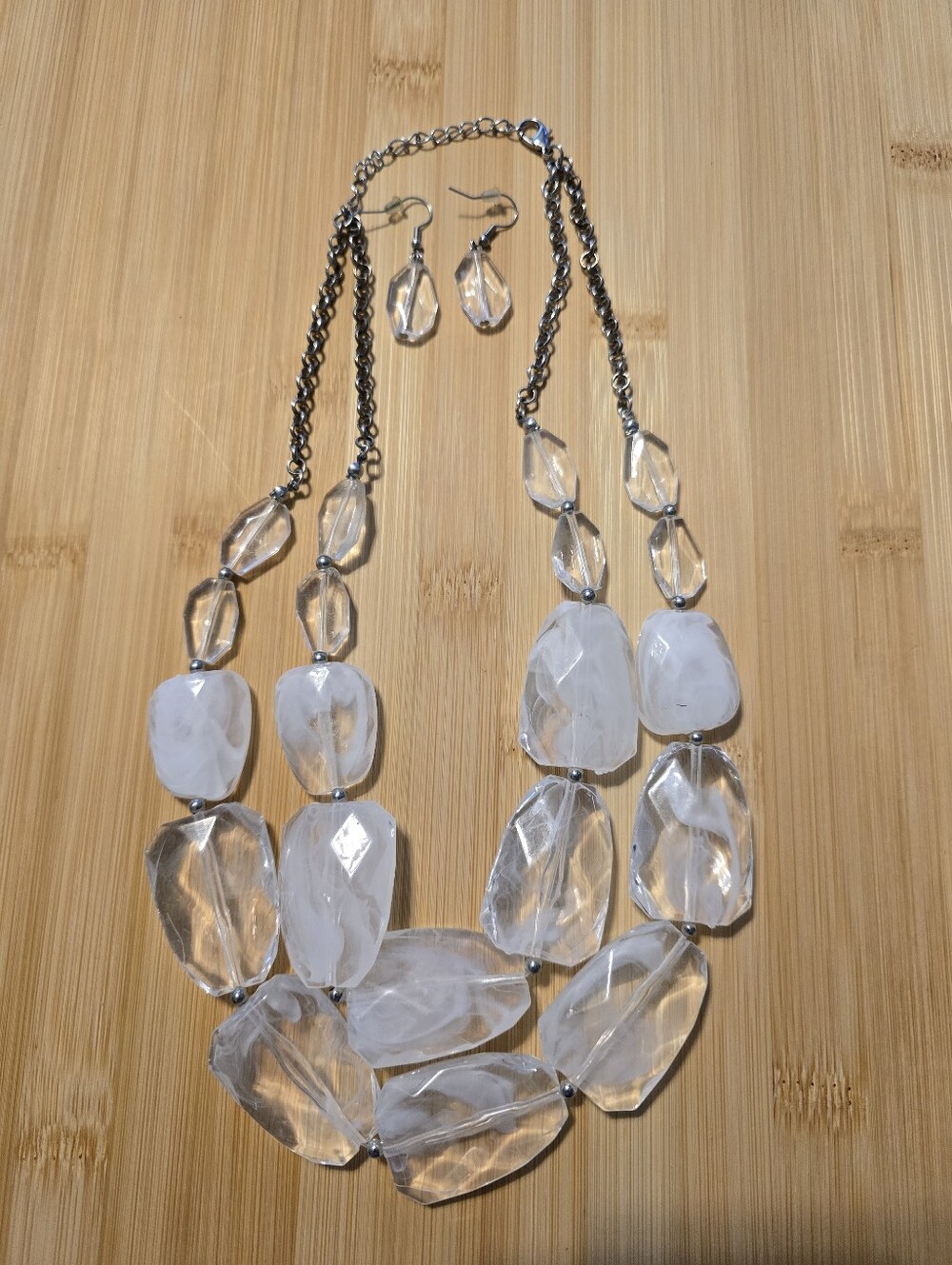 ❄️Gives Me Chills White Clear Chunky Layered Acrylic Statement Necklace